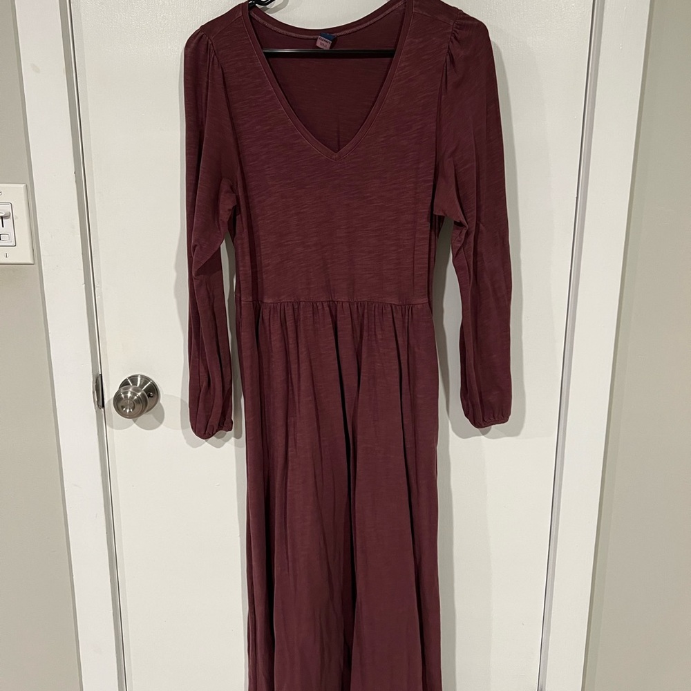 Elegant Burgundy Long Sleeve Dress